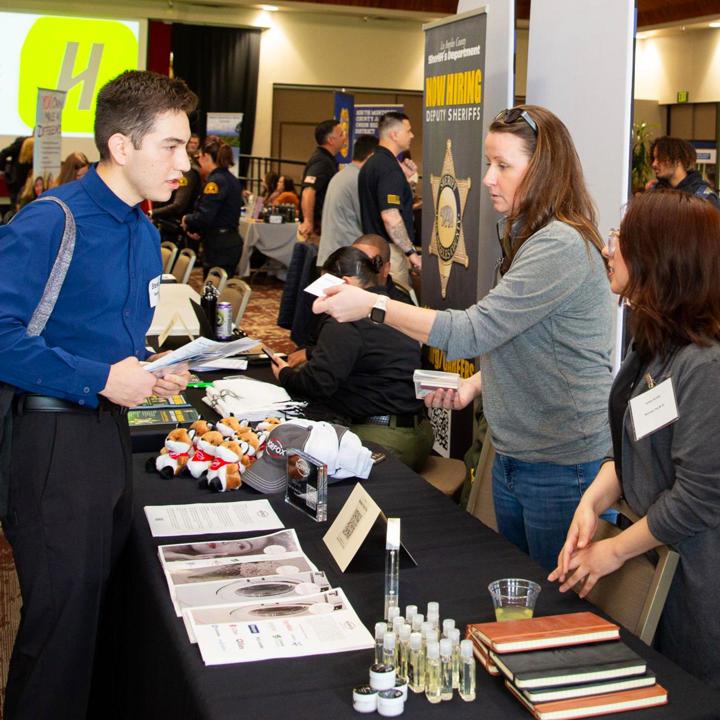 Mutiple media - Student at job and internship fair