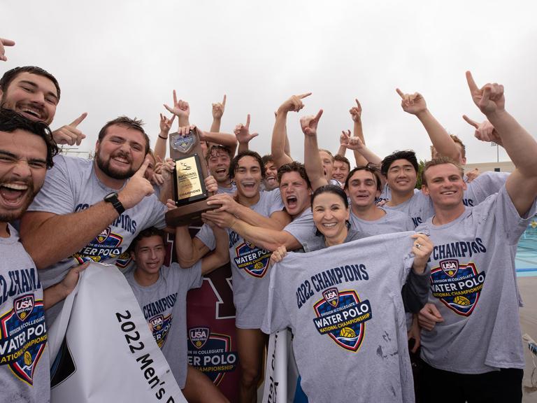 Image carousel - Men's waterpolo team champions 2022