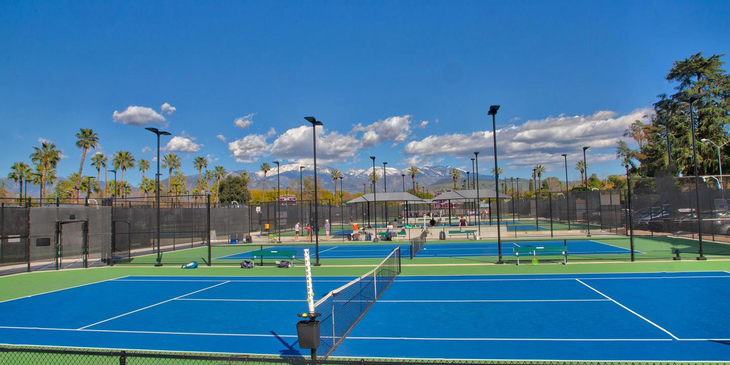 Image carousel - Tennis Courts