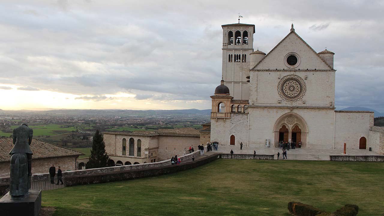 assisi-italy-italy-excursion-1280x720